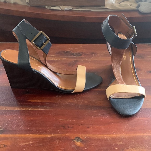 Enzo Angiolini Shoes Enzo Angiolini Heels Navy And Beige Poshmark